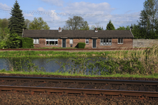 900484 Gezicht op de voormalige dubbele dienstwoning van de Nederlandse Spoorwegen Voordorpsedijk 2-4 te Utrecht, ...